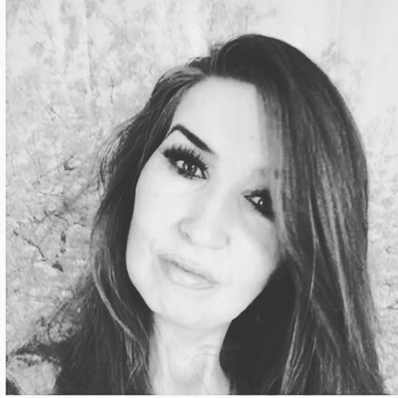 Meet your Posher, Caroline - Picture 1 of 1